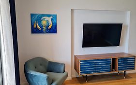 Beachfront Comfort Apartments Sinajko